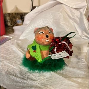 Anna Lee Groundhog!  MAKE AN OFFER!